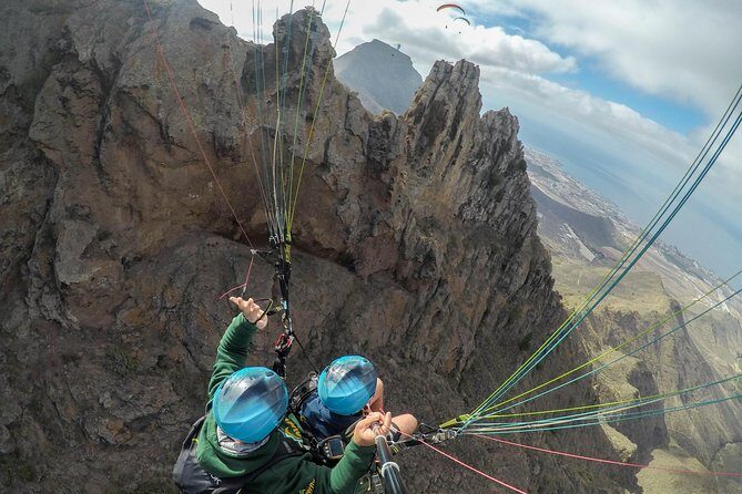 Acro Paragliding Adventure in Costa Adeje with FREE Pickup !! - What happens before takeoff: harness, helmet, and your briefing