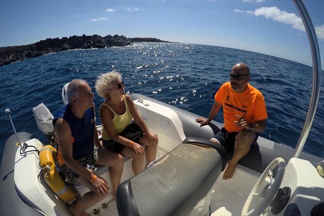 Boat Excursion to visit underwater lava tongues - What you’ll see at each stop: lava formations plus sea life