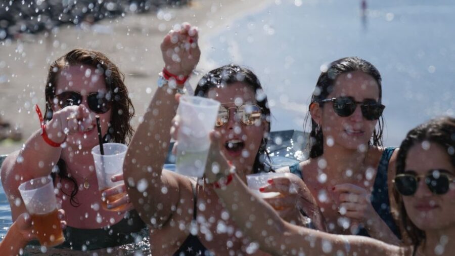 Costa Adeje: Tenerife Monkey Beach Club Utopia Pool Party - DJs, MCs, and live performers: it’s not just a playlist