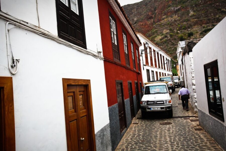 Full-Day Gomera Jeep Safari Excursion from Arona - Your Guide and Group Setup: Languages, Safety, and Pace