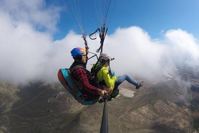 Premium Paragliding in Tenerife : Photos, videos and pickup included - Safety and the pilot factor: why Felix and Daniel matter