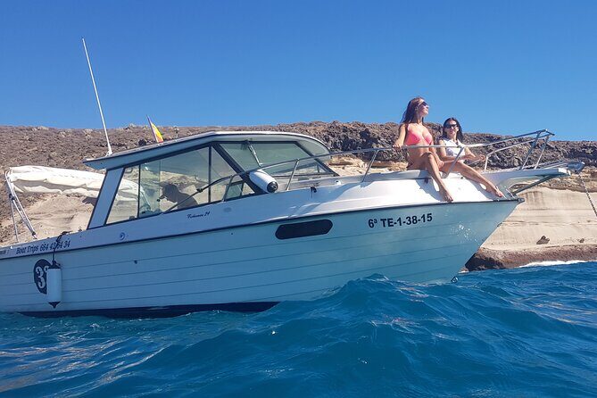 Private boat tour - Onboard comfort: snacks, water, drinks, and WiFi