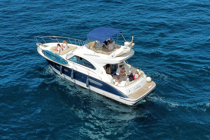 Private Luxury Motor Boat 2, 3 and 4 Hour Charters - Food, Drinks, and the Crew: Why Hosting Makes or Breaks the Trip