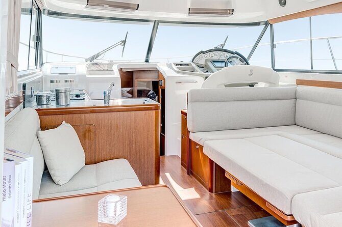 Private Luxury Motor Boat 2, 3 and 4 Hour Charters - Pickup and Meeting at Puerto Colón: Getting on Board Without Stress