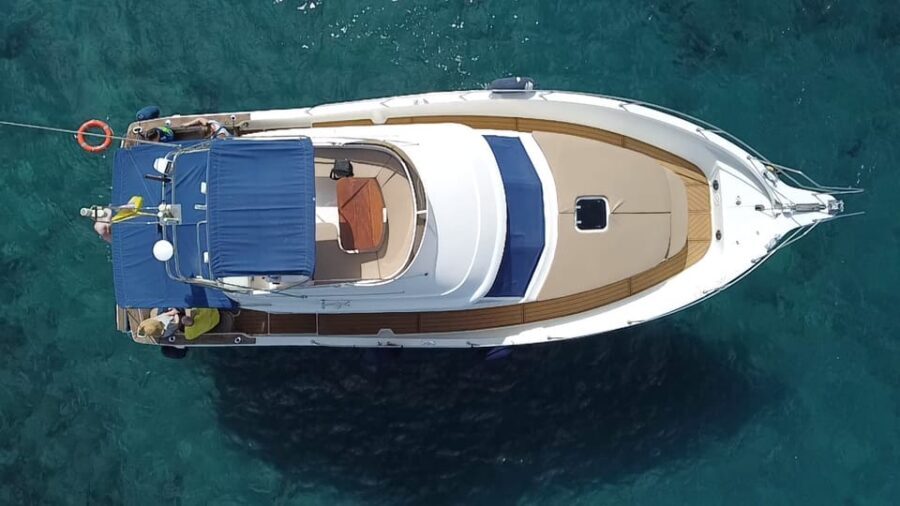 Puerto Colon : Shared/private boat trip with snack & Drinks - Onboard service and language options that actually help