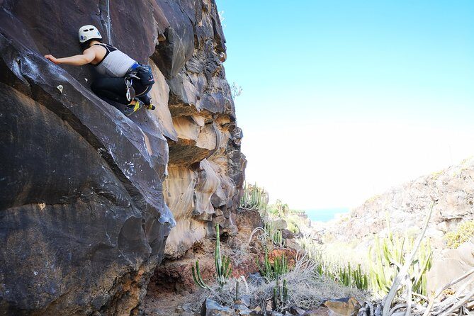 Rock climbing in natural space. - Routes up to 20 meters: more height than you might expect