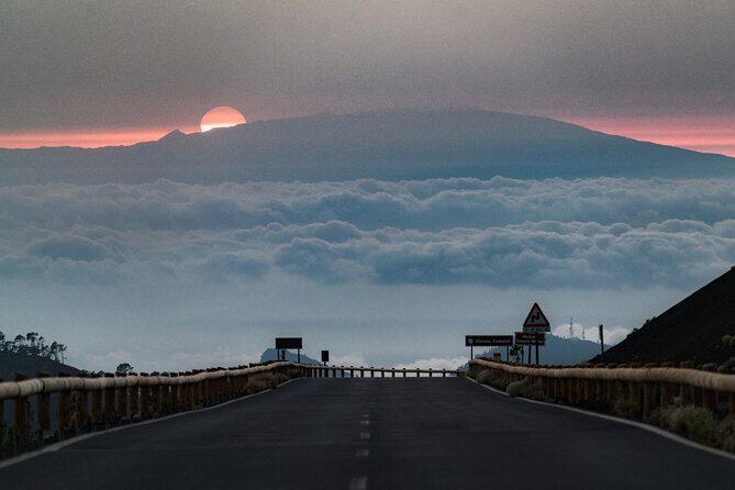 Sunset and stargazing from Teide - Queen’s Shoe and 2000 meters: telescopes, constellations, and guidance