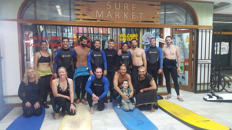 Tenerife : clases de surf para principiantes y intermedios - Wetsuit On, Board Ready: How Coaching Happens in the Water