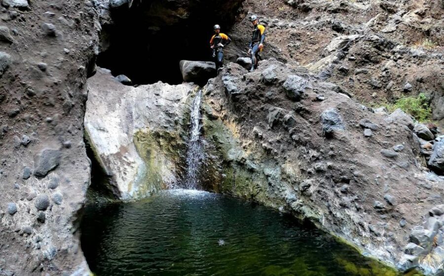 Tenerife: Los Carrizales Water Canyoning Tour - Meeting in Carrizal Bajo and getting suited up with Peter