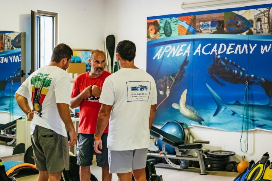 Tenerife: Scuba Diving Experience with Instructor and Gear - After the Session: Debrief, Coffee or Tea, and Your Photo Package