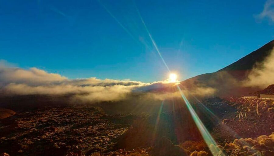 Tenerife: Sunset Night Tour and Stargazing at Teide + Dinner - The short bus rides and café stop that keep the evening on track