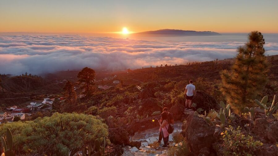 Tenerife: Teide National Park Sunset & Stargazing Tour - Telescope targets: Moon, Saturn, nebulae, and what changes by season