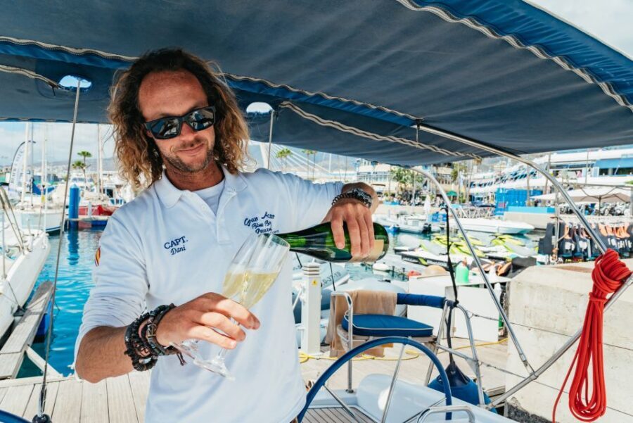 Tenerife: Whale & Dolphin Watching with Drinks and Snacks - Getting To The Dock: Pantalan Nº4 and Smooth Drop-Offs